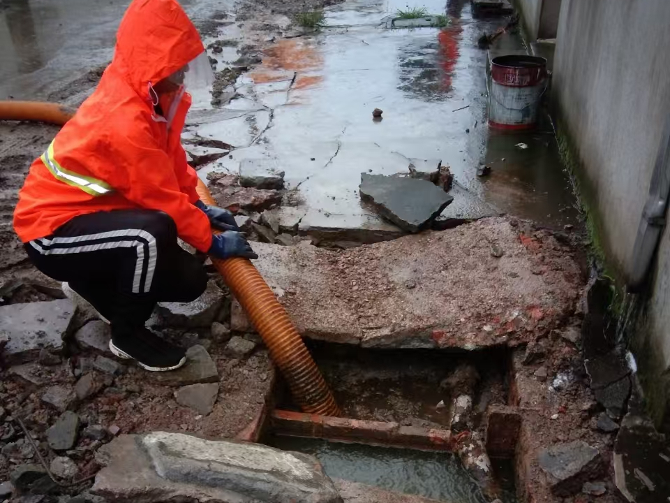 连州专业清理污水池 炜誉市政以规范流程守护城市 “肠道”